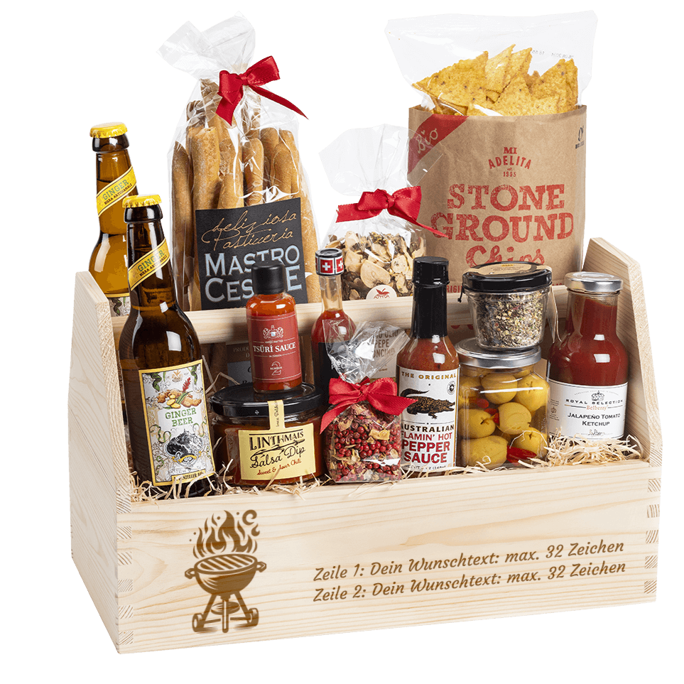 Personalisierter Geschenkkorb  zur Einladung für ein Grillfest. Graviert mit einem Grill und frei wählbarem Text.  Für alle die es gerne etwas schärfer mögen. Ein kreative Sammlung von würzigen internationalen Spezialitäten. 