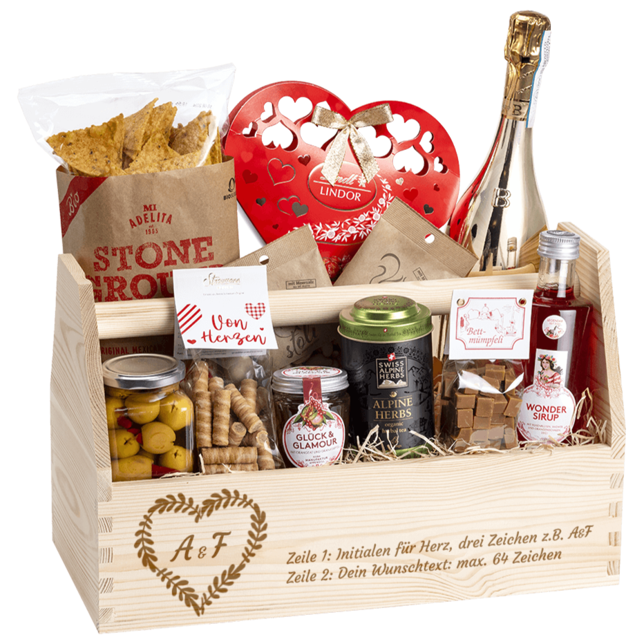 Geschenkkorb graviert mit deinem Wunschtext. Gefüllt mit vielen Gourmet Spezialitäten. 