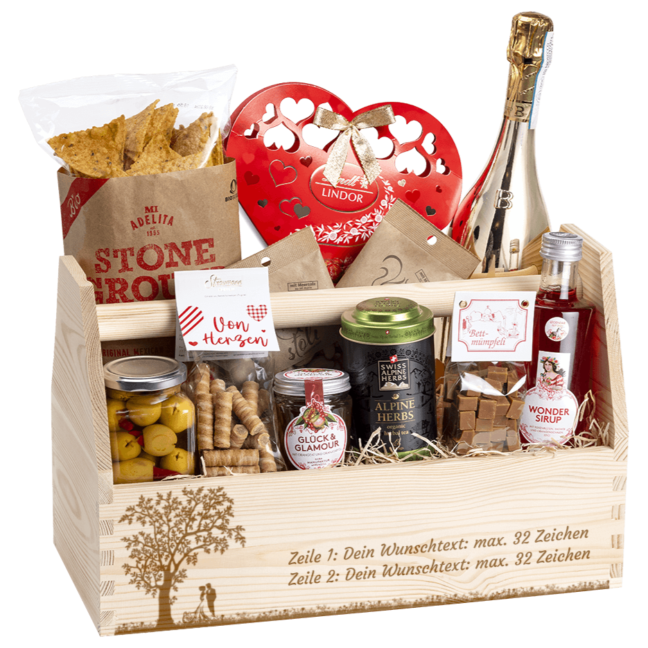 Geschenkkorb graviert mit deinem Wunschtext. Gefüllt mit vielen Gourmet Spezialitäten.