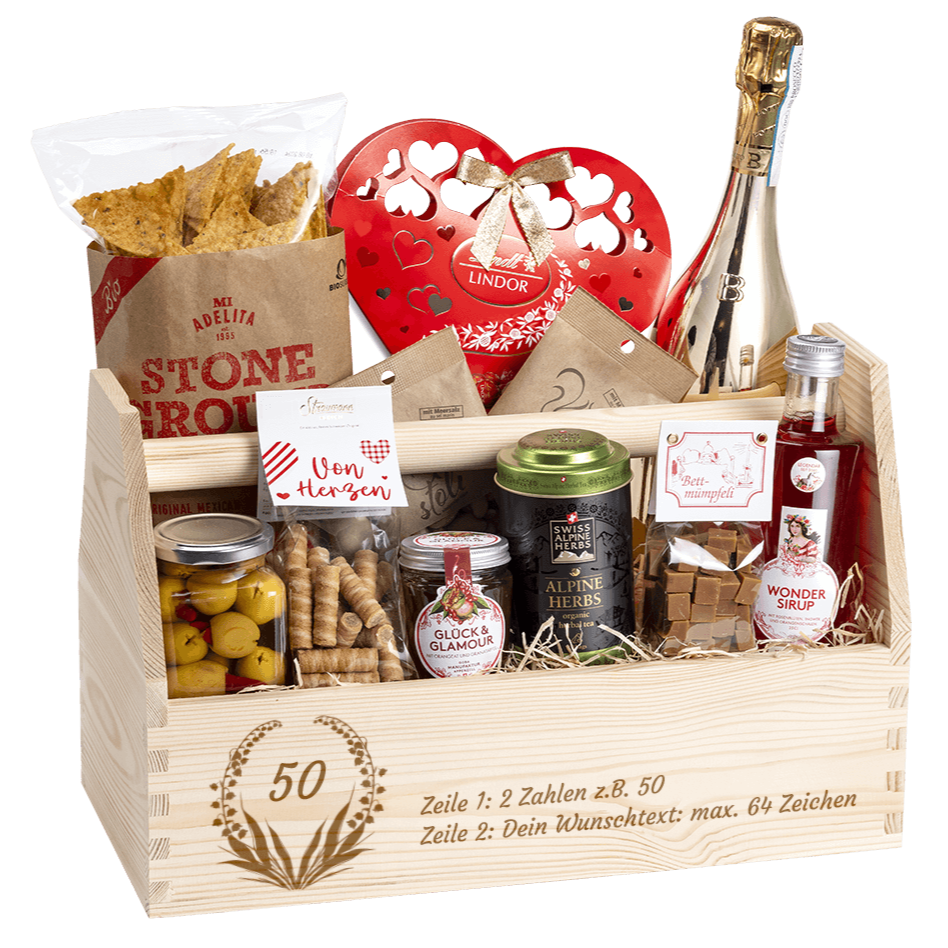 Geschenkkorb graviert mit deinem Wunschtext. Gefüllt mit vielen Gourmet Spezialitäten. Motiv Geburtstag.