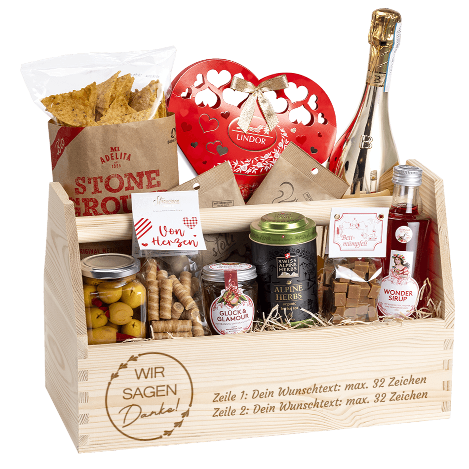 Geschenkkorb graviert mit deinem Wunschtext. Gefüllt mit vielen Gourmet Spezialitäten.