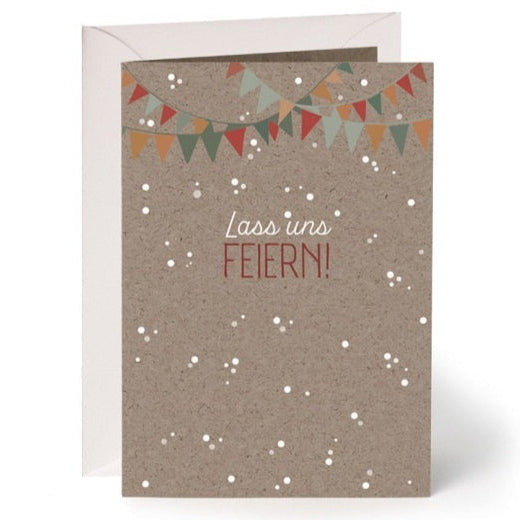 Grusskarte aus Muskatpapier mit weissem Druck "Lass uns feiern"
